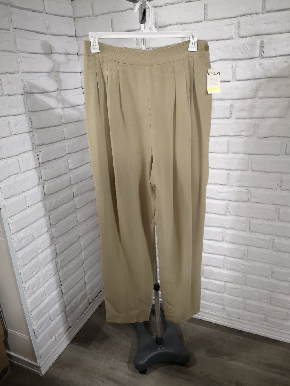 NWT Gianni Sport Women's Size 16 Sage Green Pleated Front Lined Loose Fit Pants